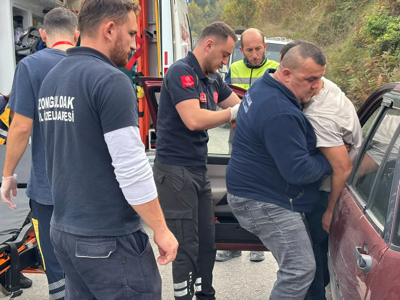 Direksiyon başında gelen ani rahatsızlık: Hastaneye ulaşamadan yol kenarında bulundu