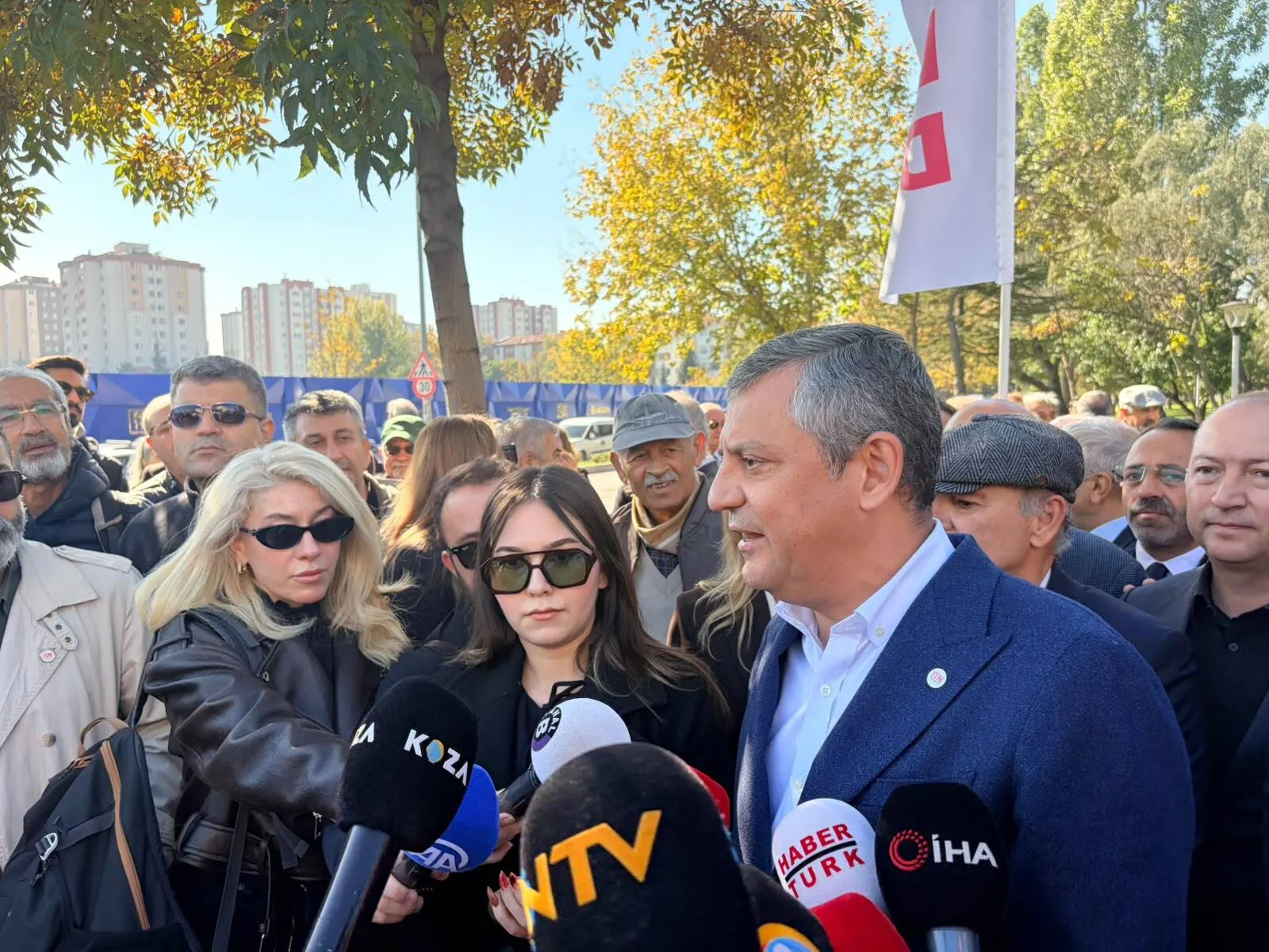 Özgür Özel'den isim tartışmalarına son nokta: Milletin koyduğu ismi kimse değiştiremez