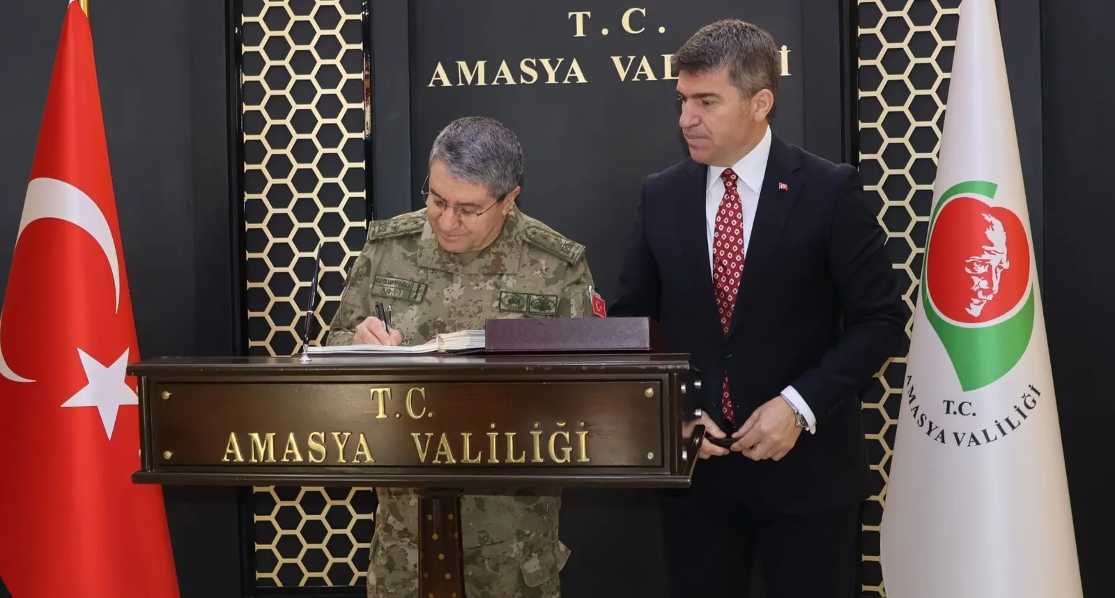 Genelkurmay Başkanı Bayraktaroğlu'nun Amasya Mesaisi: Valilikte Kritik Görüşme