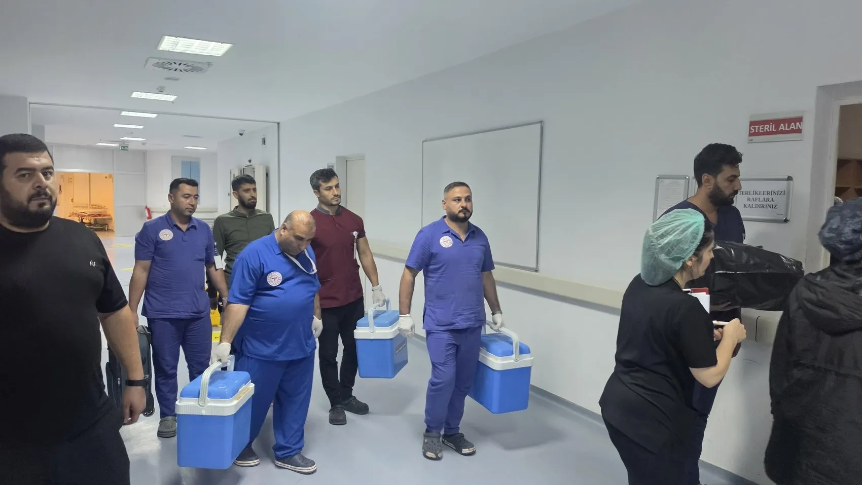 Minik bedenden gelen hayat ışığı: Aileden örnek davranış