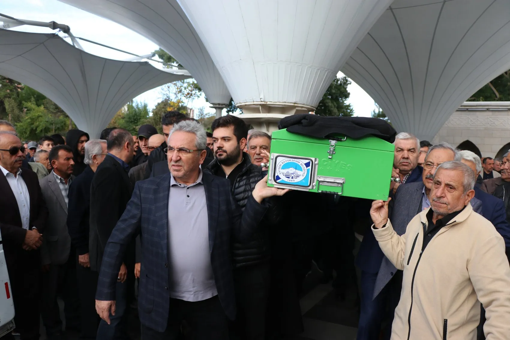 Abdullah Gül memleketi Kayseri'de hüzünlü bir veda için bir araya geldi