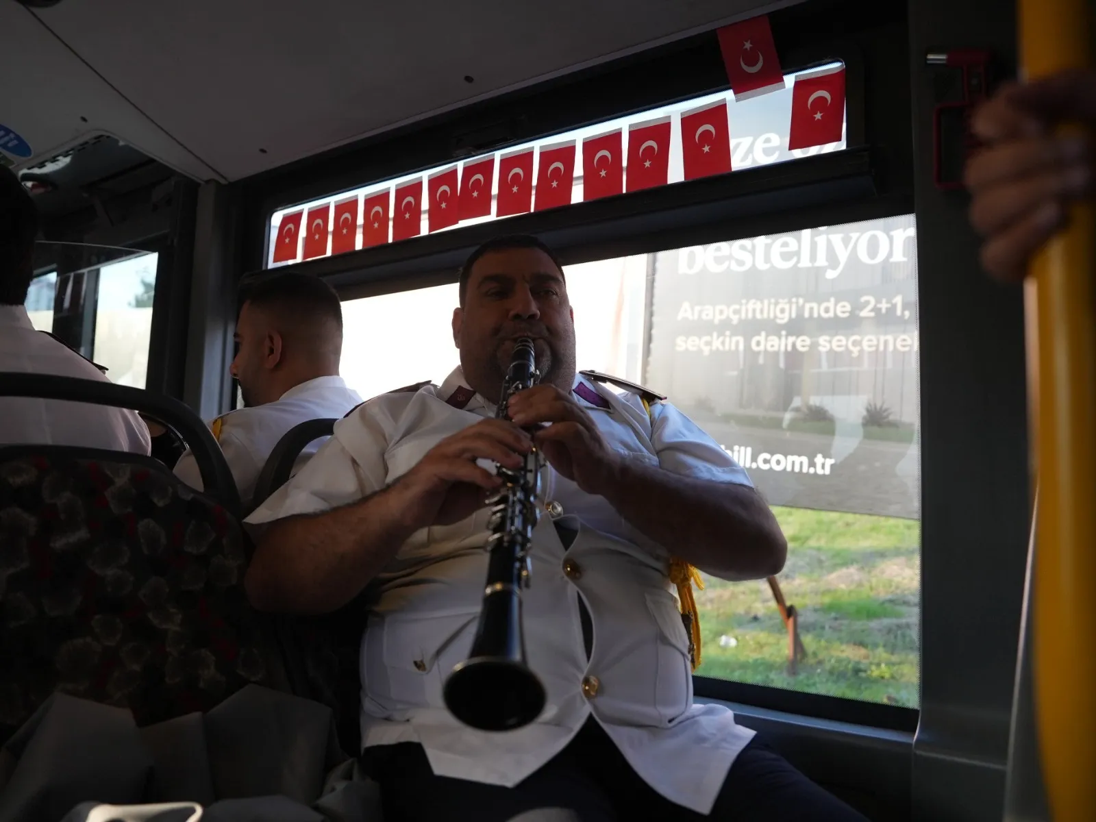 Düzce'de sıradan bir otobüs yolculuğu nasıl bayram coşkusuna dönüştü?