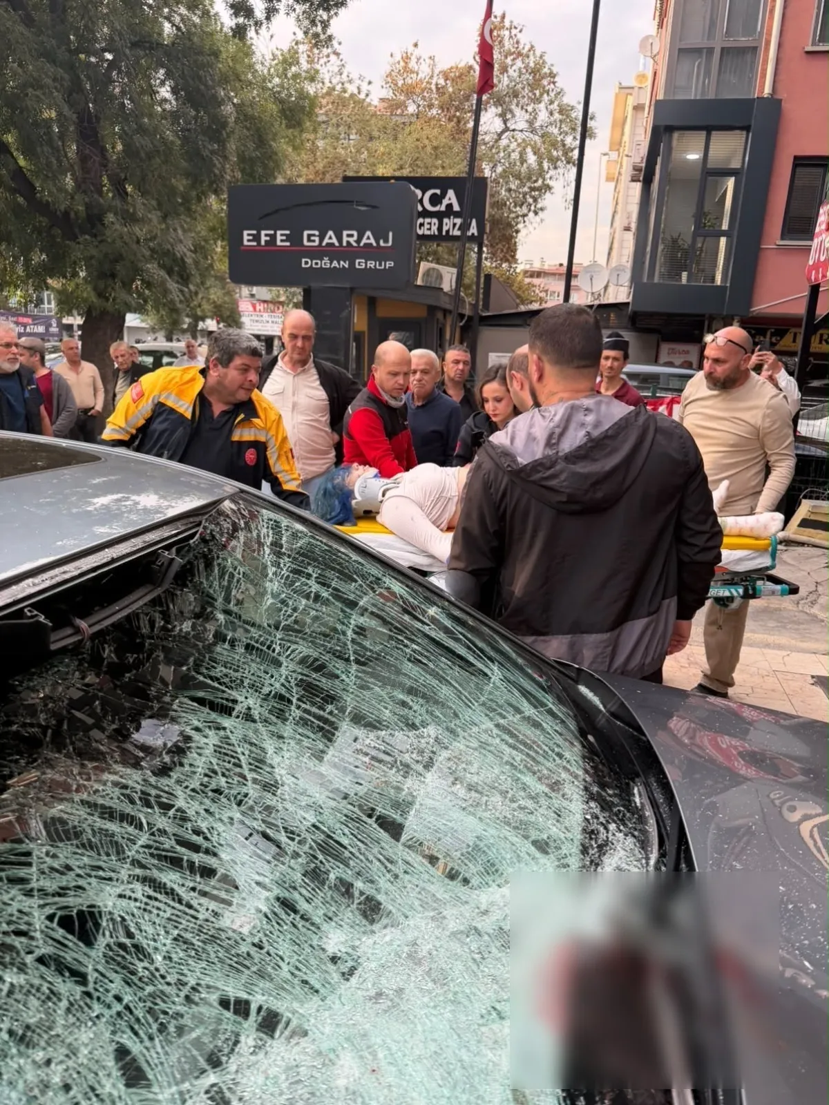 Başkentte dehşet anları: Otel penceresinden düşen genç kadın otomobilin tavanına çakıldı