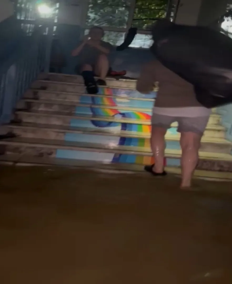 Arnavutköy'de dere taştı, muhtarın fedakarlığı felaketi önledi