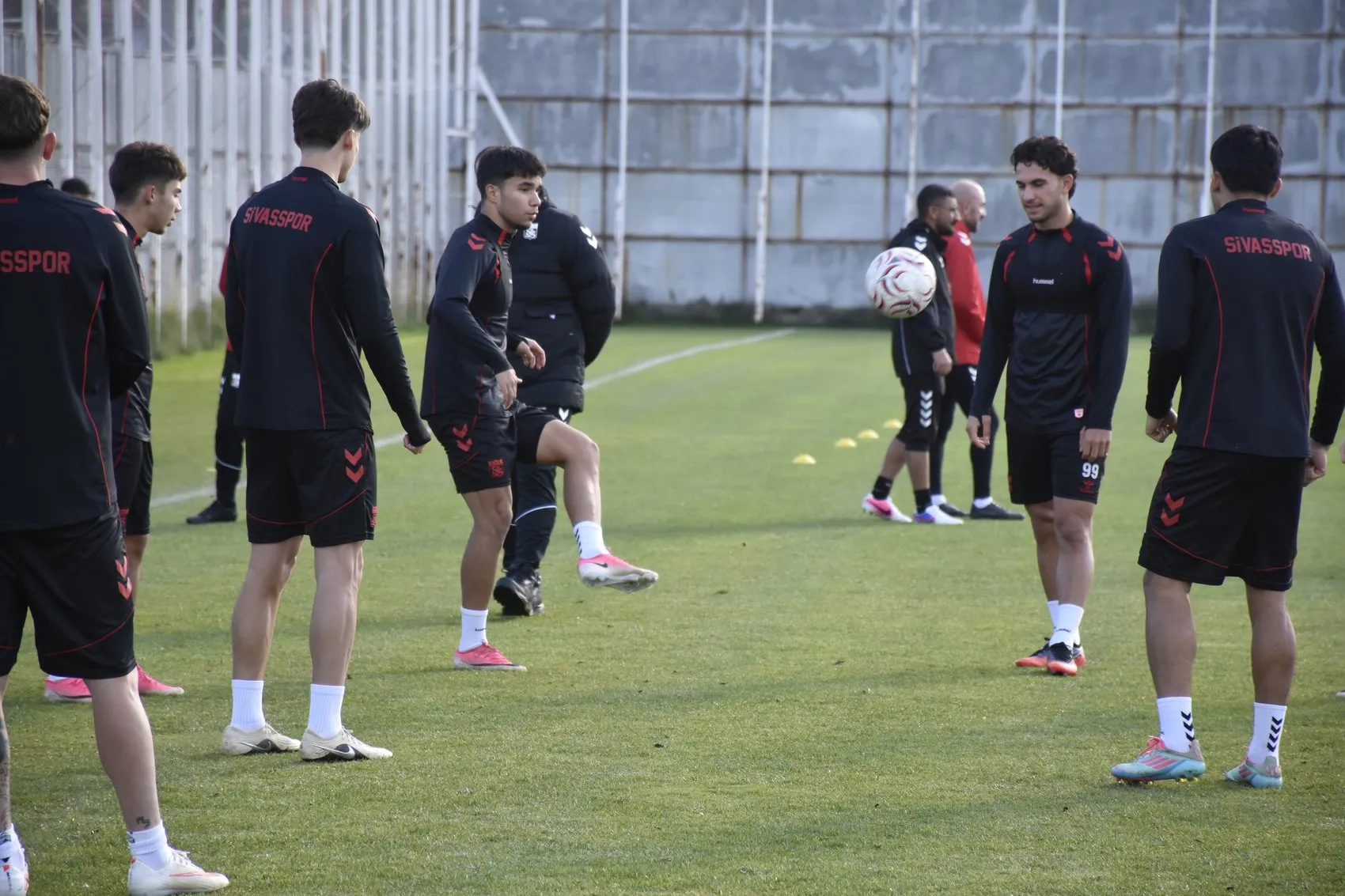 Sivasspor'da Çağdaş Çavuş Dönemi: Yuvaya Dönüşün Heyecanı ve Büyük Hedefler