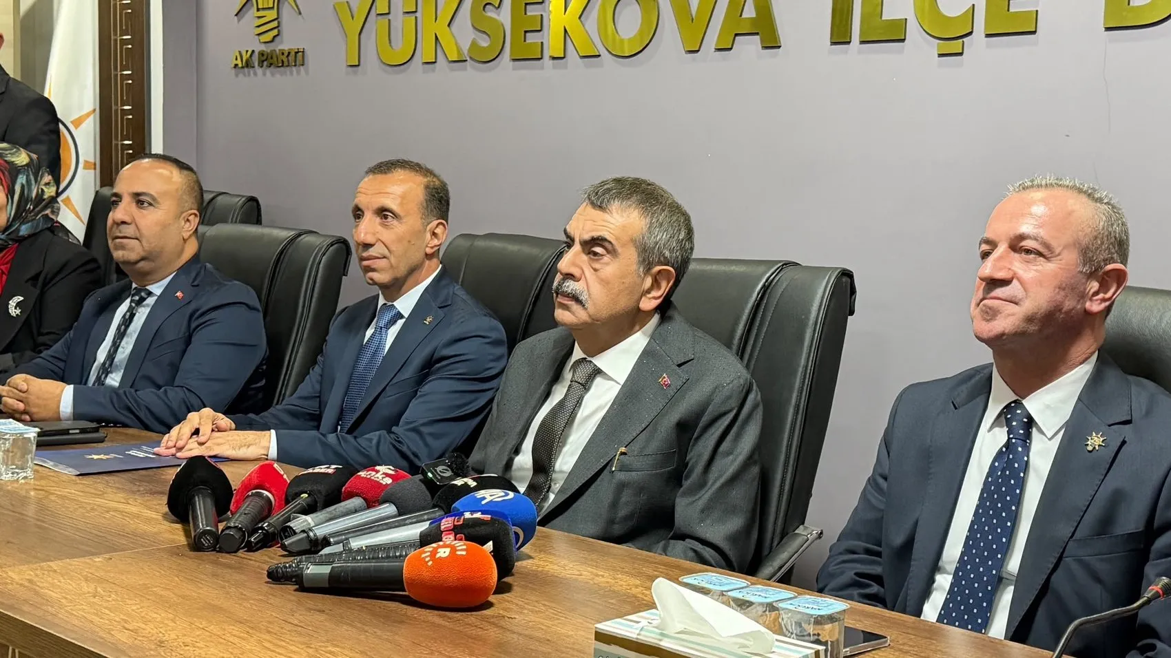 Bakan Tekin'den okul saldırılarına sert tepki: Kardeşlik hukukunu bozmaya çalışanlara geçit yok