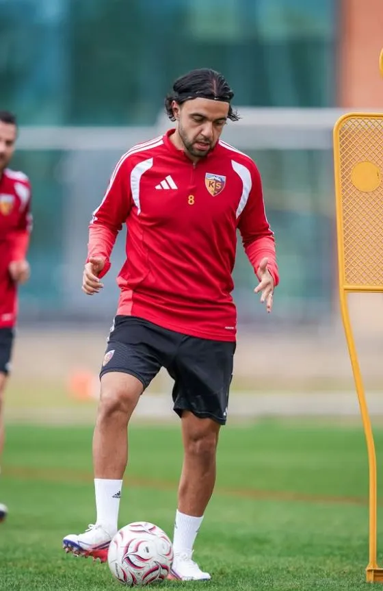 Zirvenin sahibi Kayserispor'da şampiyonluk mesaisi hız kesmiyor