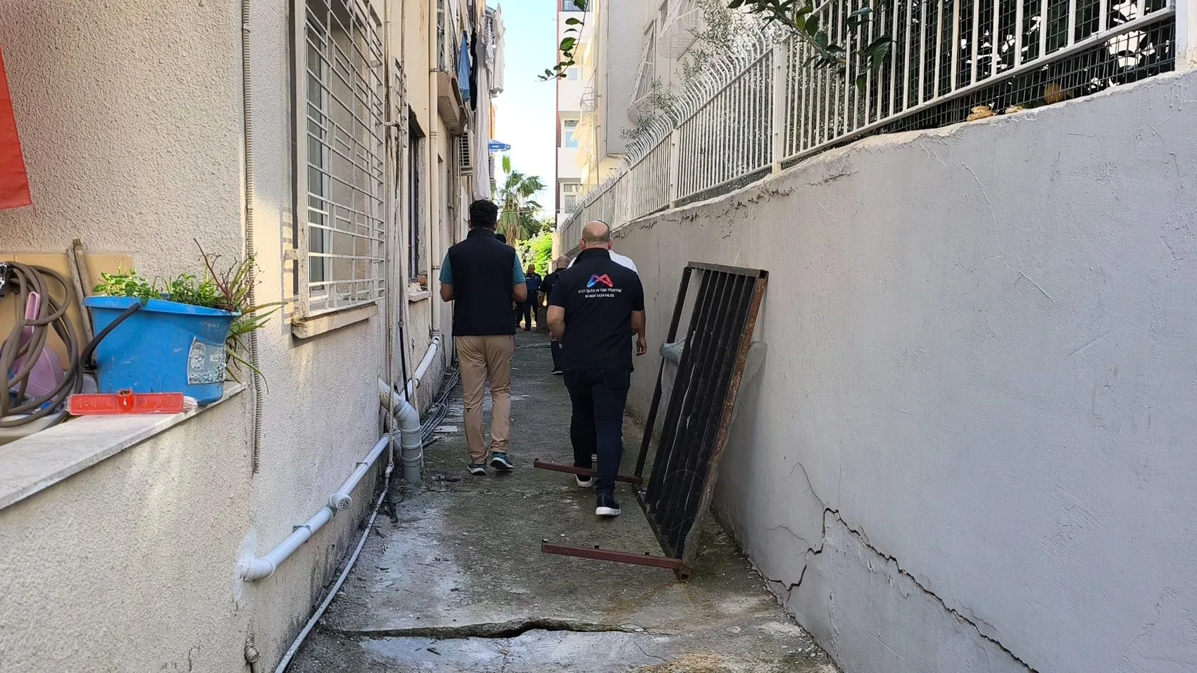 Mersin'de korku dolu gece: 40 kişi evlerinden tahliye edildi