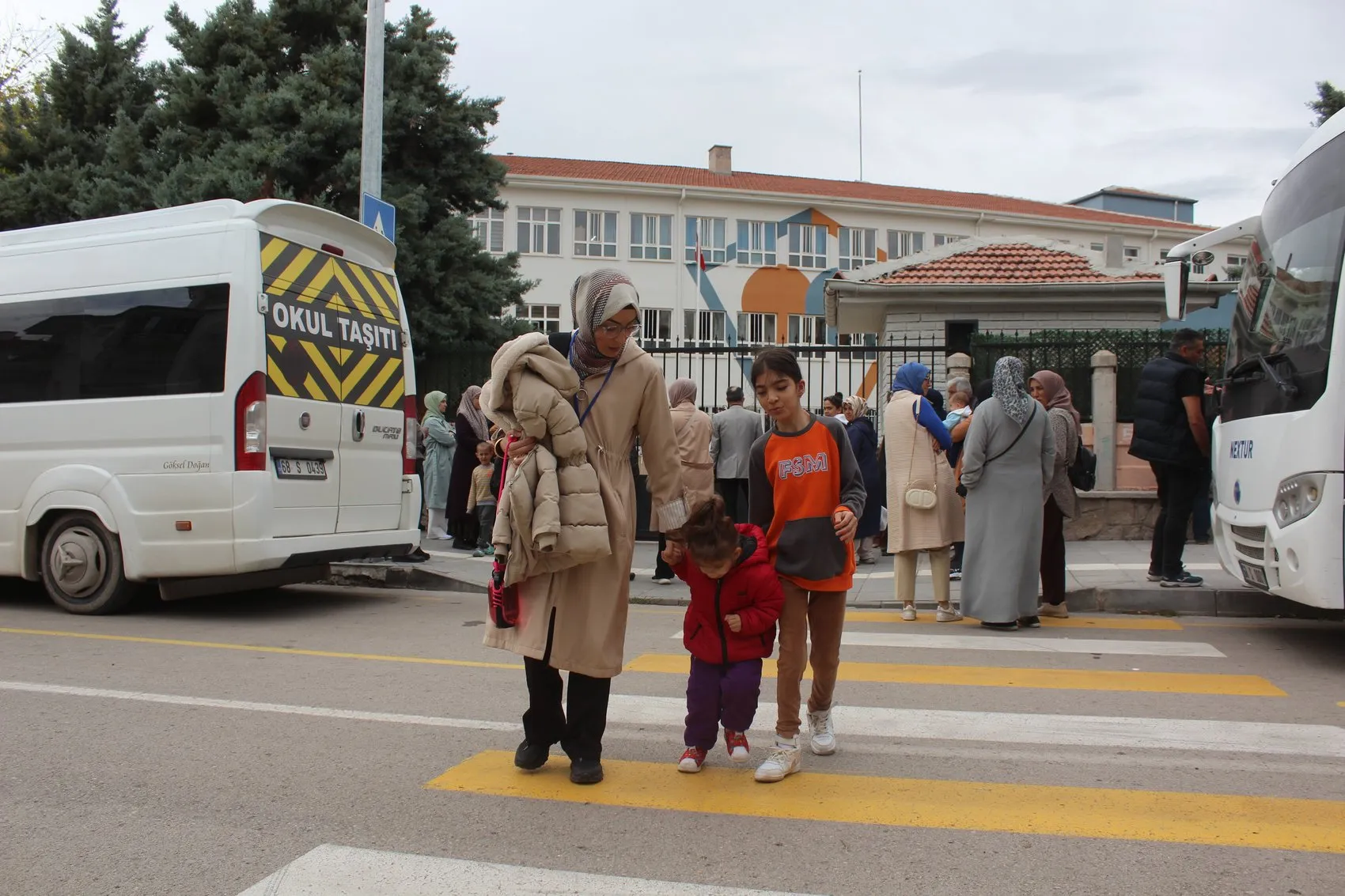 Hayrunnisa'nın imkansızı başaran azmi: 7 yaşında ilk adımını attı, şimdi beyaz önlük hayali kuruyor