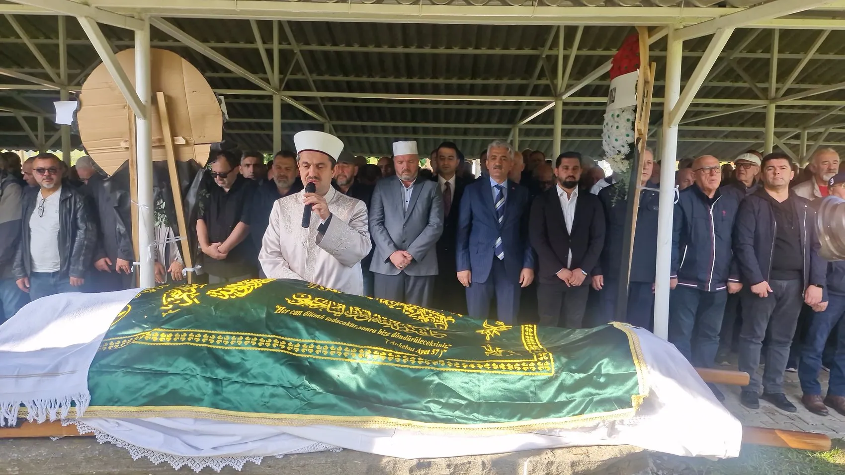 Basın camiasını yasa boğan veda: Recep Levent Öztürk son yolculuğuna uğurlandı