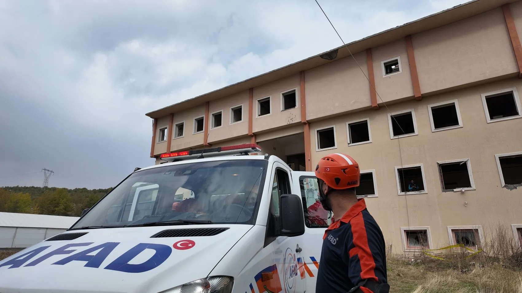 Bingöl'de 7 büyüklüğünde deprem alarmı: Sahra hastaneleri kuruldu, ekipler zamana karşı yarıştı