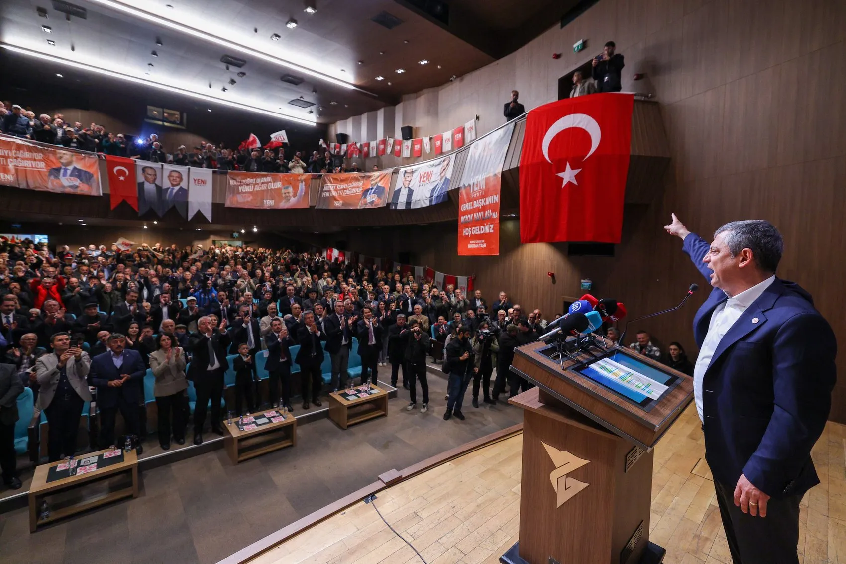 Özgür Özel'den Yozgat'ta sandık vurgusu: Kararı tek kişi değil, 2 bin 912 üye verecek