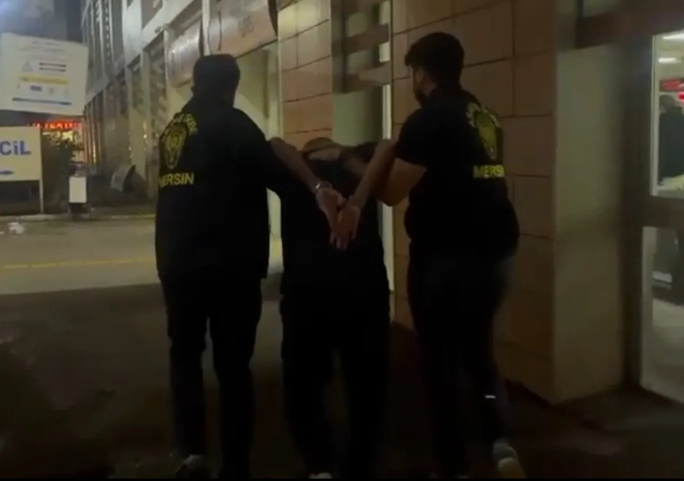 Mersin'de uzun süredir aranan iki hükümlü operasyonla yakayı ele verdi
