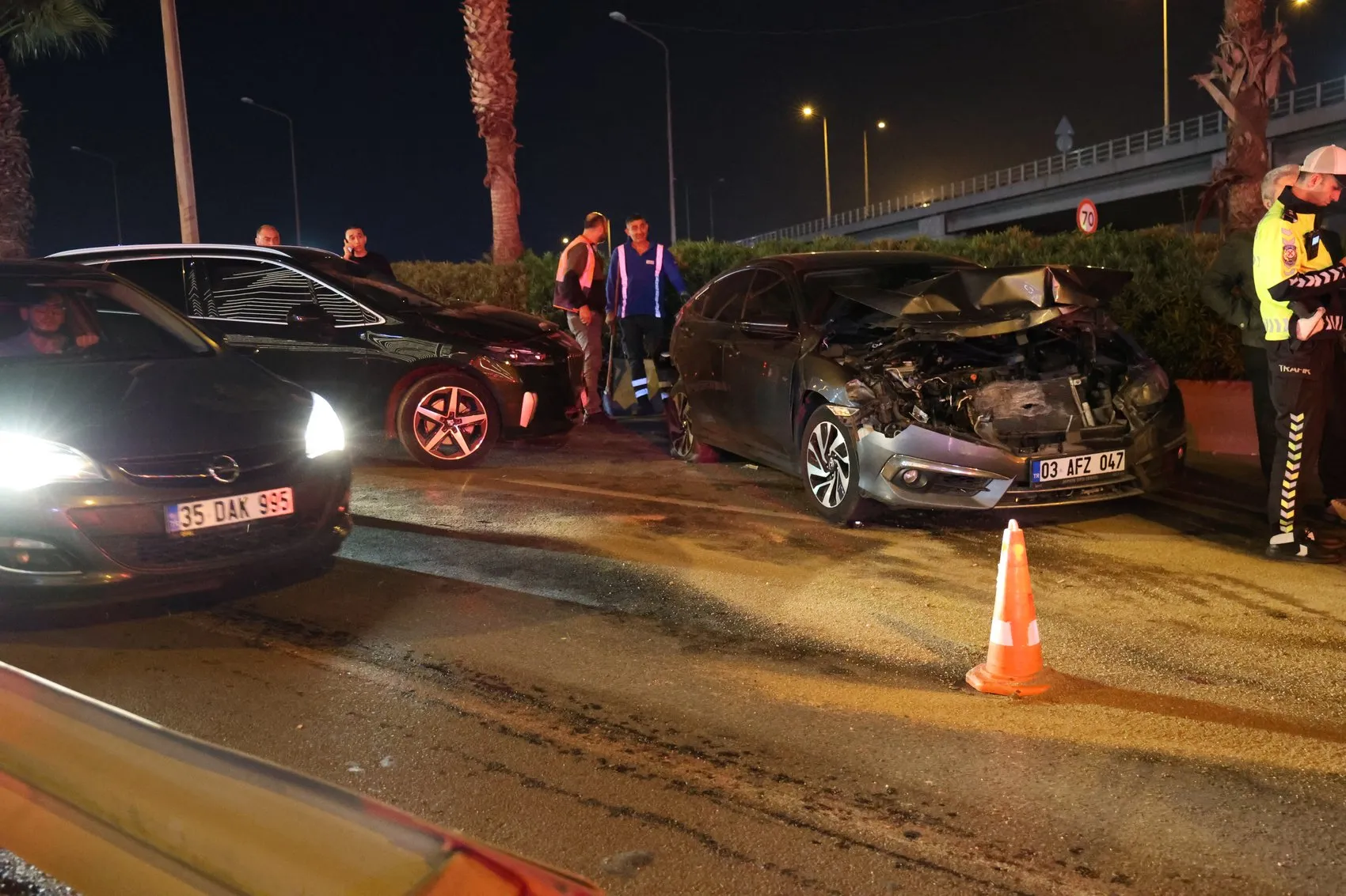 Altınyol'da gece yarısı dehşeti: 8 araç birbirine girdi