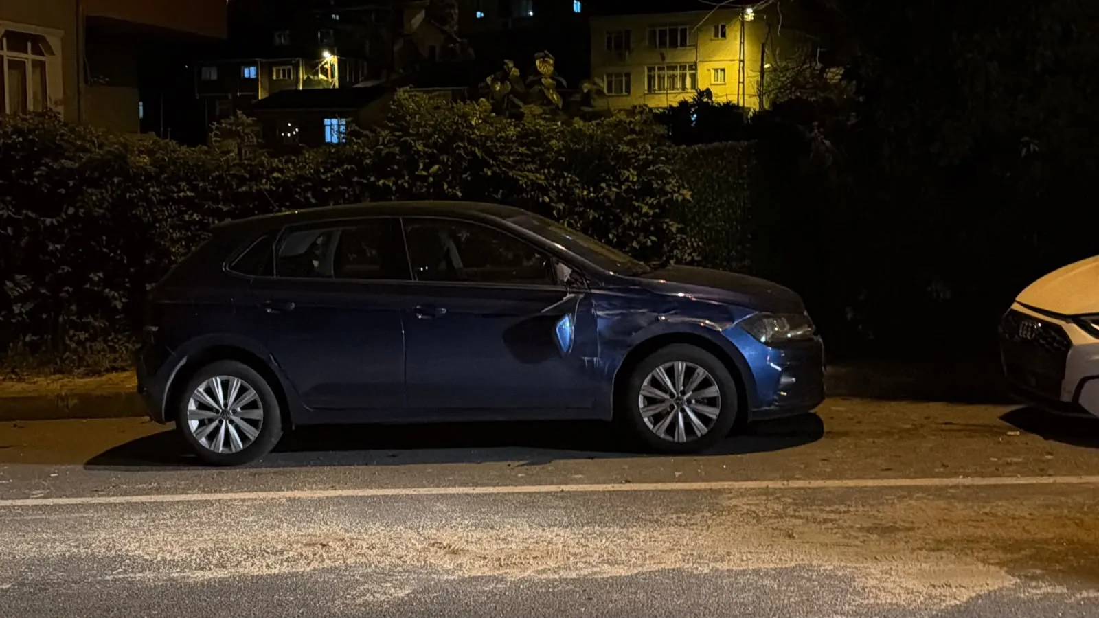 Sarıyer'de gece yarısı dehşeti: Kontrolden çıkan otomobil ortalığı savaş alanına çevirdi