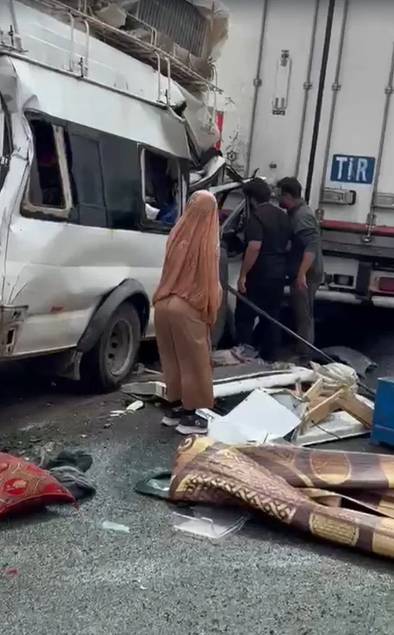 Tarsus otoyolunda sabah dehşeti: 11 kişi hastanelik oldu