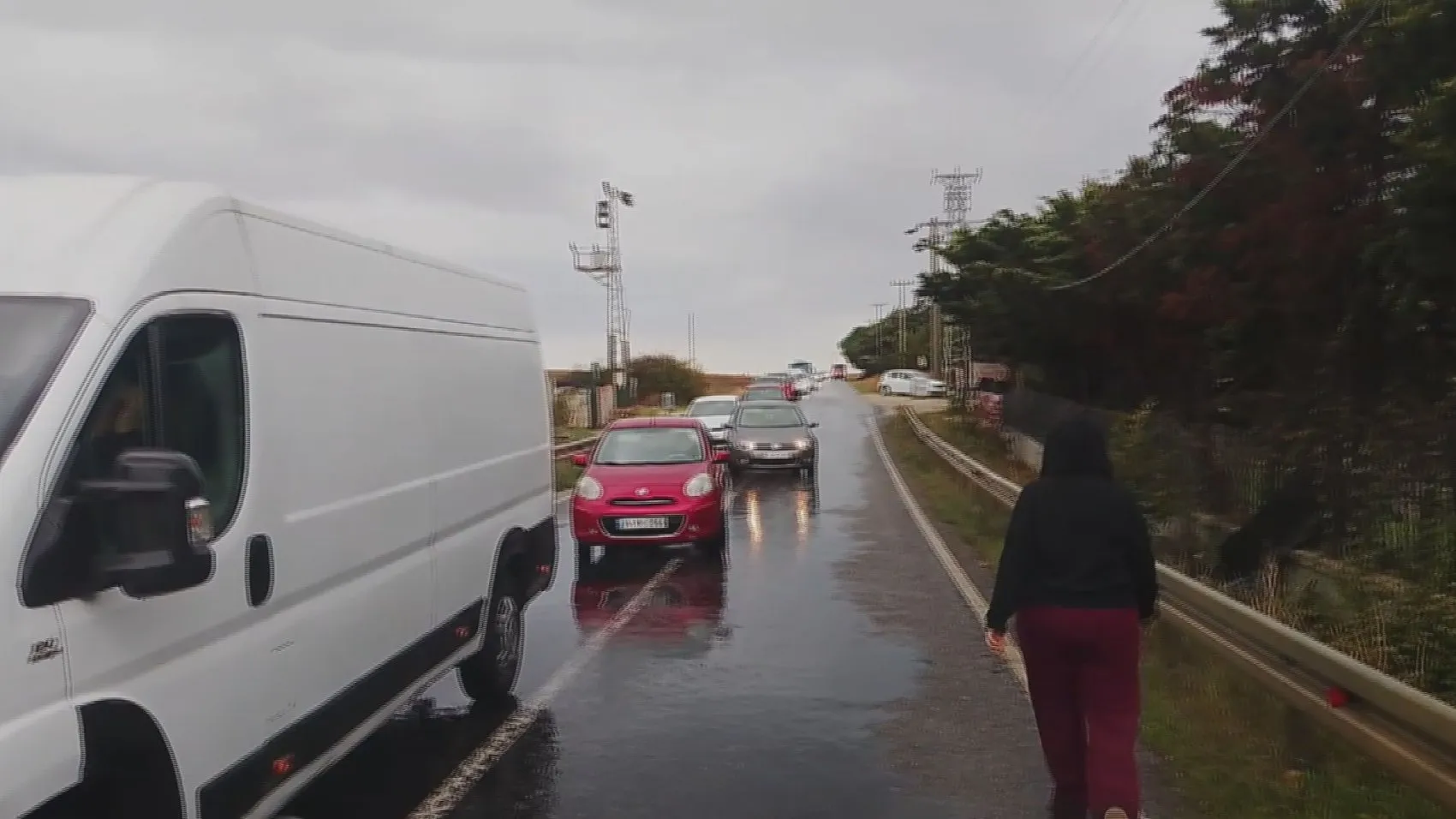Silivri'de korkutan kaza: Yakıt tankeri şarampole uçtu