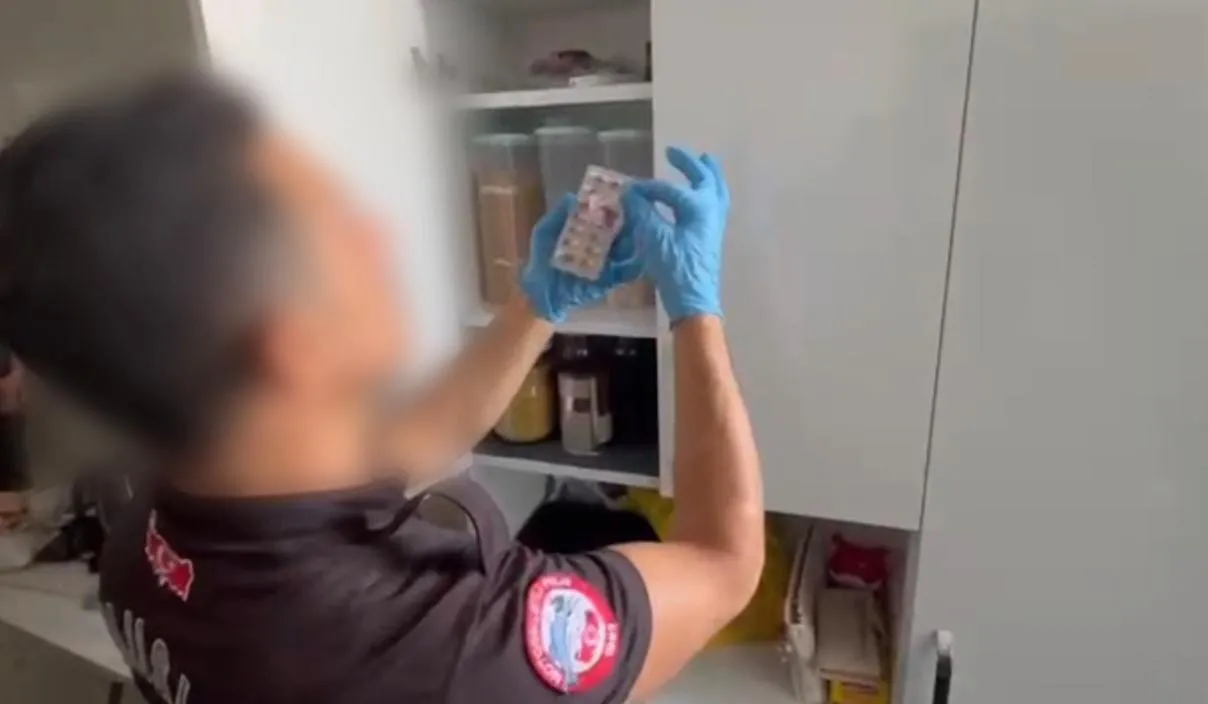 Toroslar'daki uyuşturucu baskınında ele geçirilen nakit para şoke etti