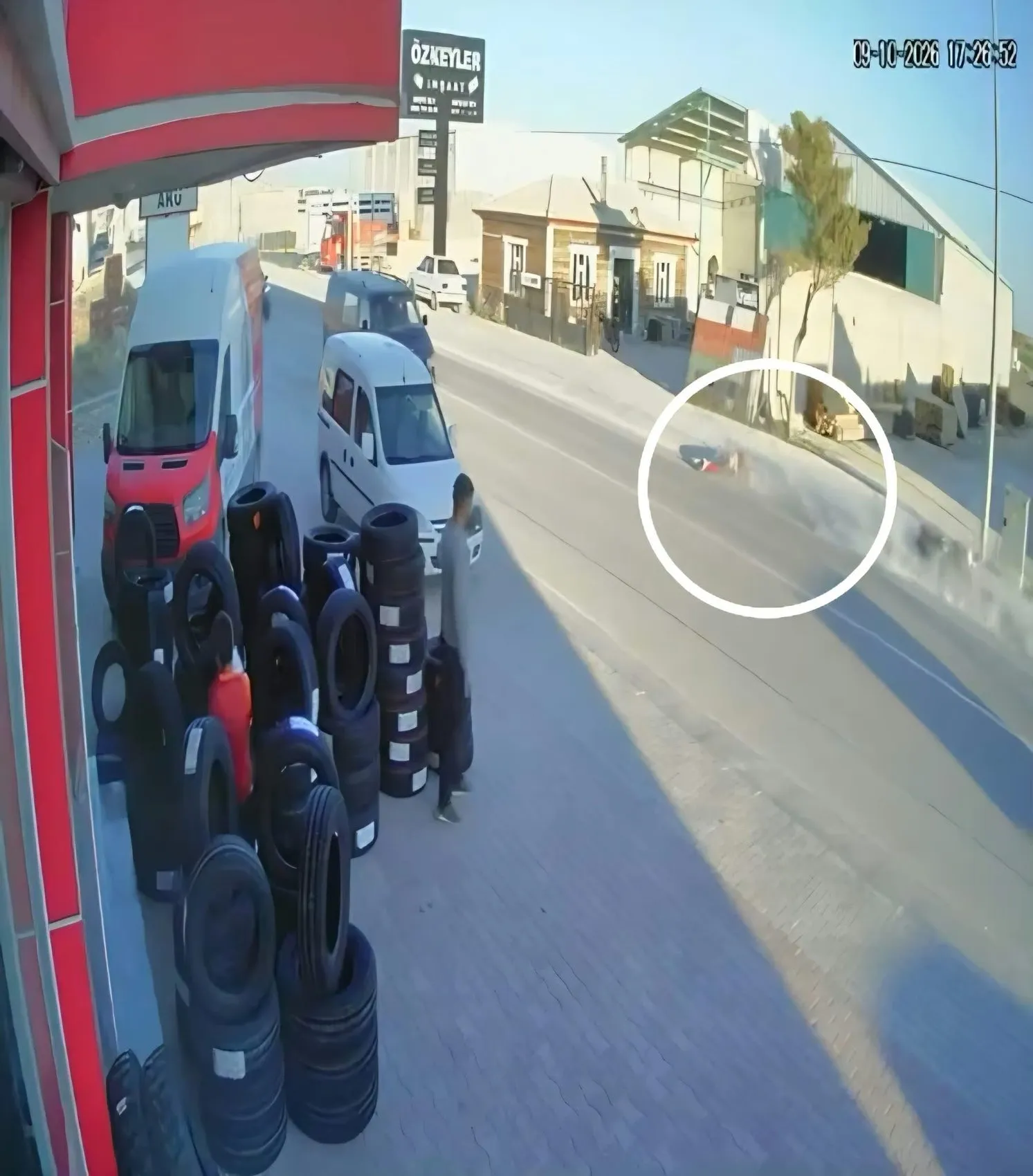Eskil'de motosiklet kazası: 14 yaşındaki sürücünün yaşam mücadelesi sürüyor
