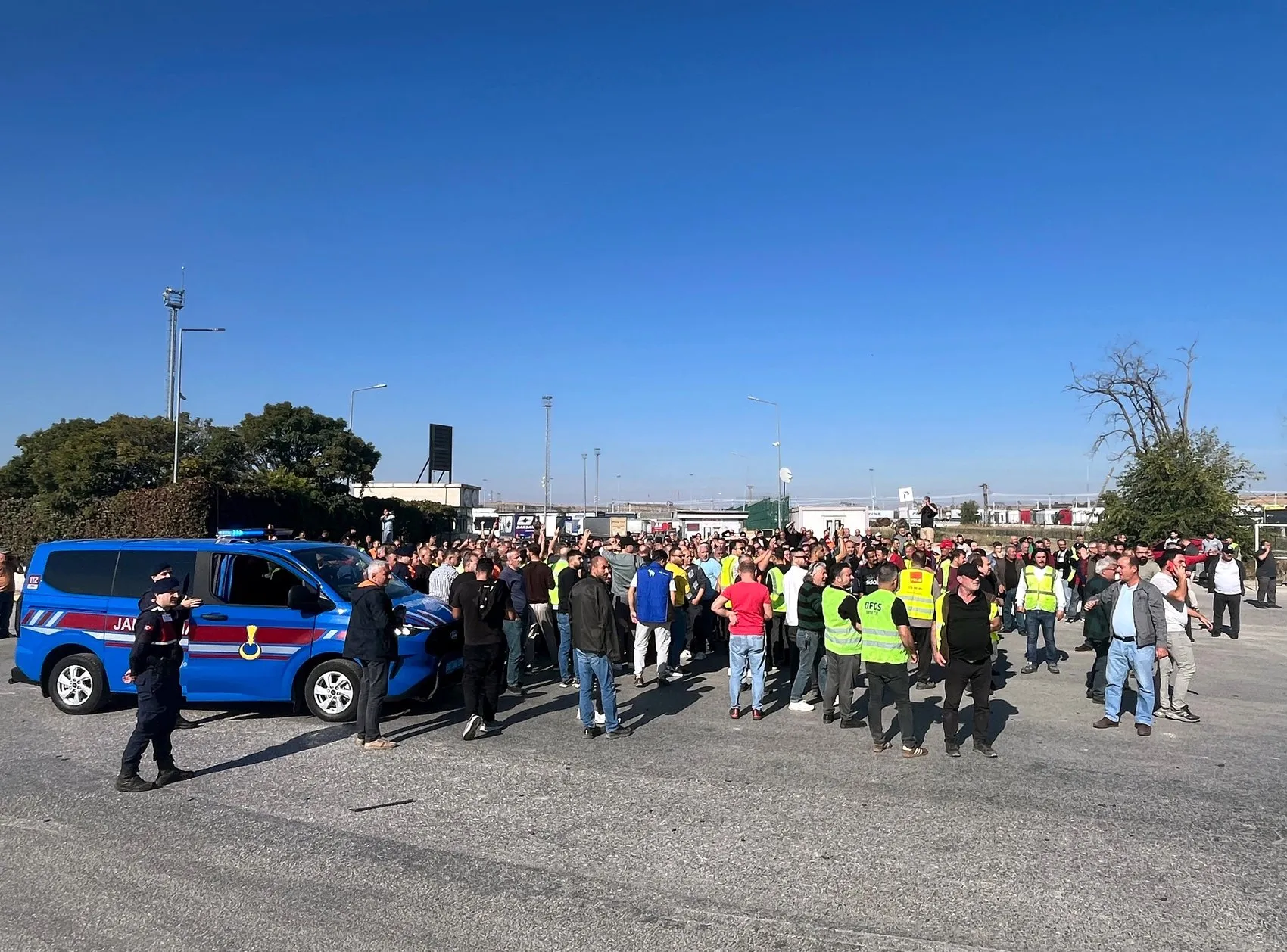 Kapıkule'de direksiyon başında isyan: TIR şoförlerinden 5 saatlik sessiz çığlık