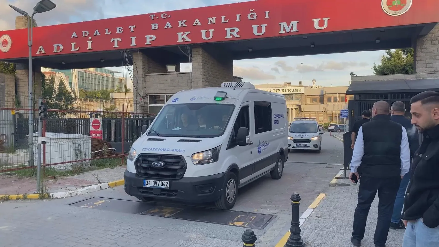Başakşehir'deki okul dehşetinde karar: 15 yaşındaki saldırgan ve ailesi cezaevine gönderildi