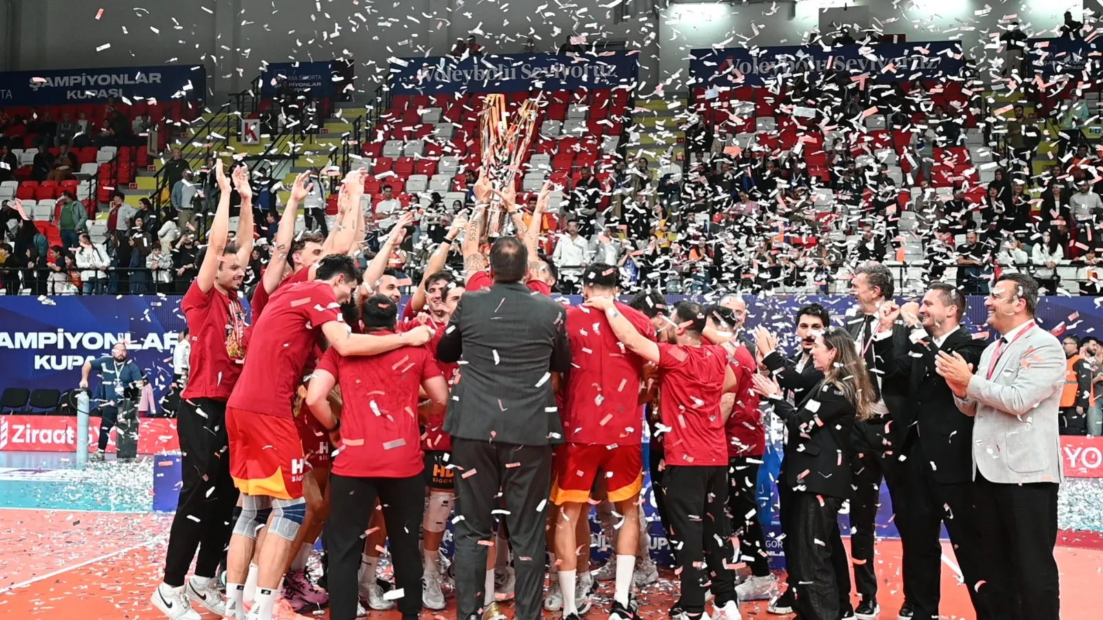 Kırıkkale'de dev finalle gelen görkemli açılış: Bakan Bak şampiyonu kutladı