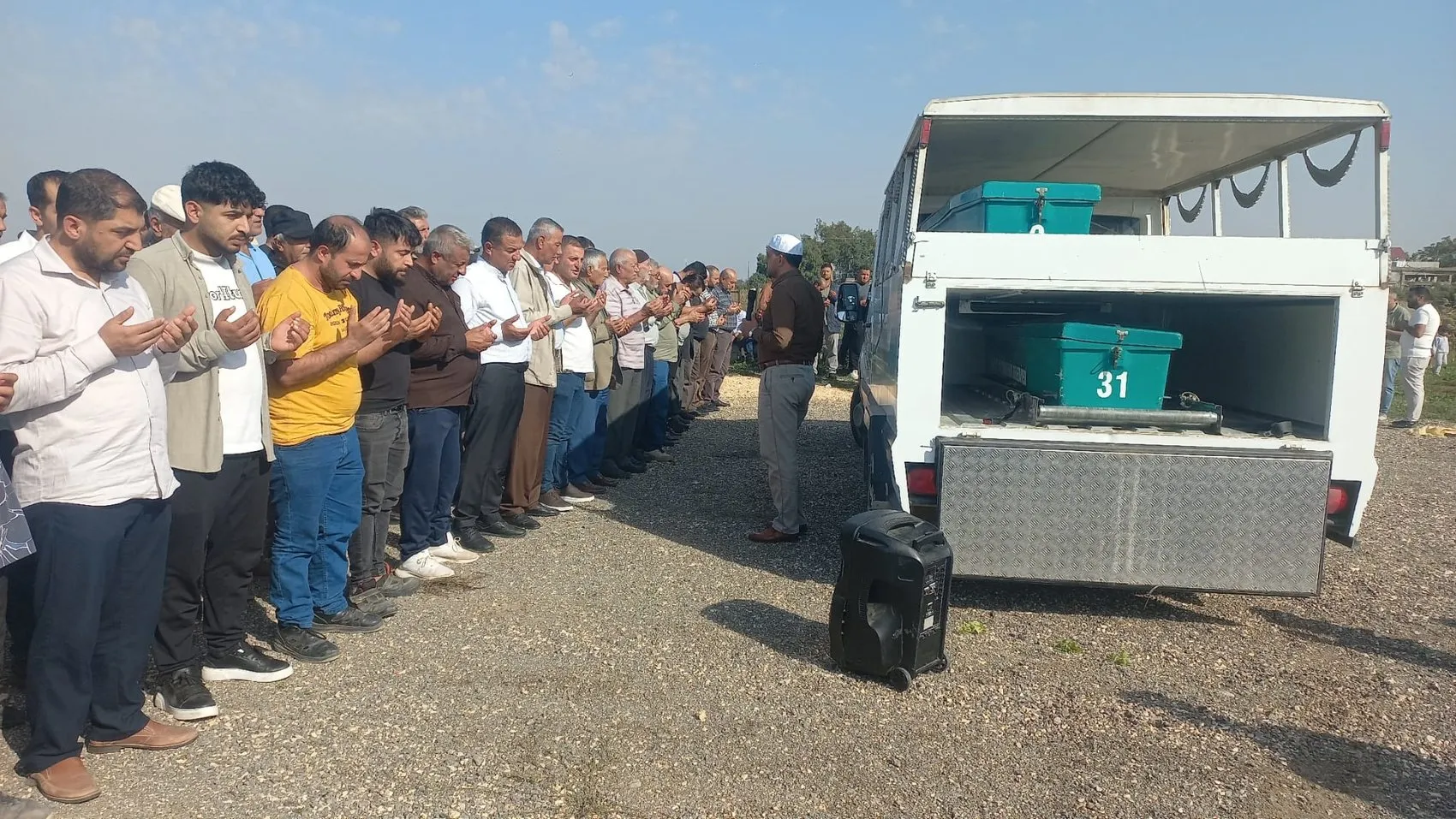 Reyhanlı'da yürek yakan veda: Anne ve minik kızı aynı tabutta son yolculuğuna uğurlandı