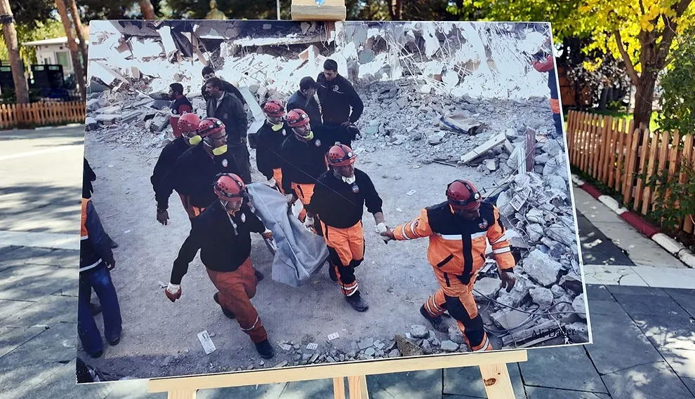 Erciş'te 15 Yıllık Hüzün: Deprem Kayıpları Dualarla Anıldı