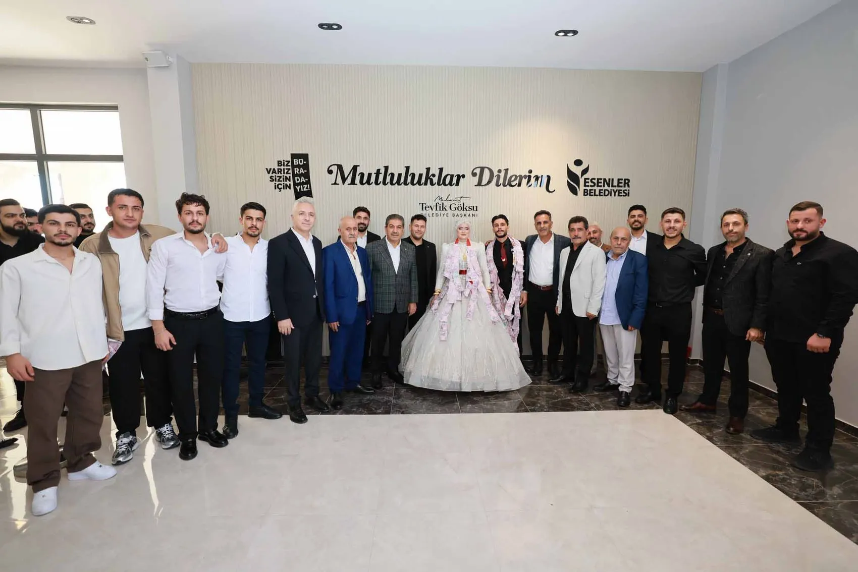 Esenler'de evlenecek çiftlere belediyeden sürpriz hediye: En mutlu gününüzü ölümsüzleştiriyoruz