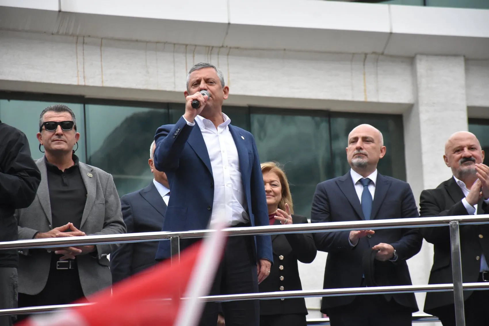 Özgür Özel'den Artvin'de iddialı çıkış: Yenilgiye alışmak bizim kitabımızda yazmaz