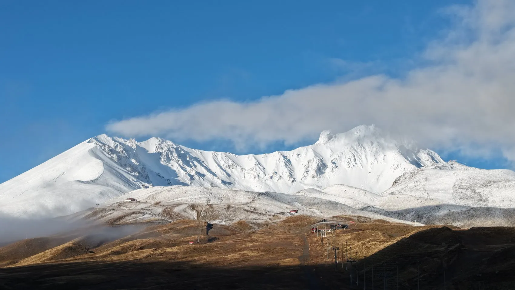 Kayseri'nin dev zirvesine kışın ilk müjdesi düştü