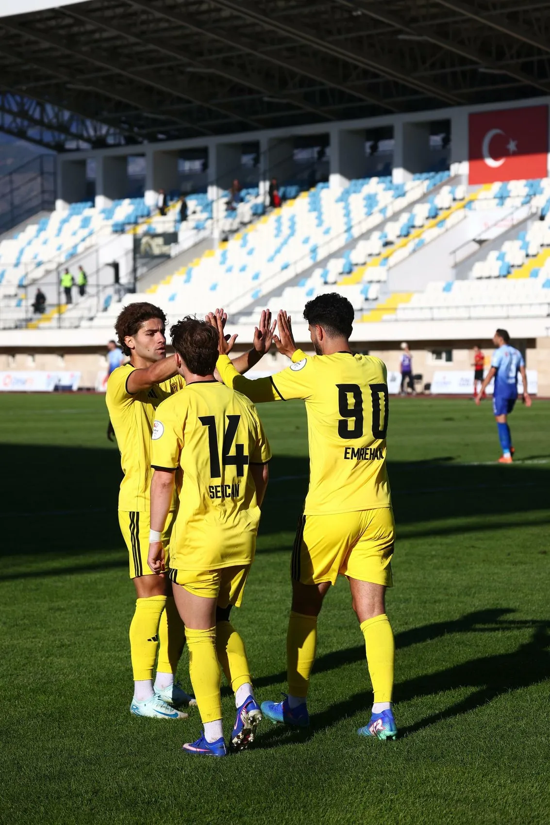 Aliağa FK deplasmanda gol şov yaptı: Zirve takibi tam gaz