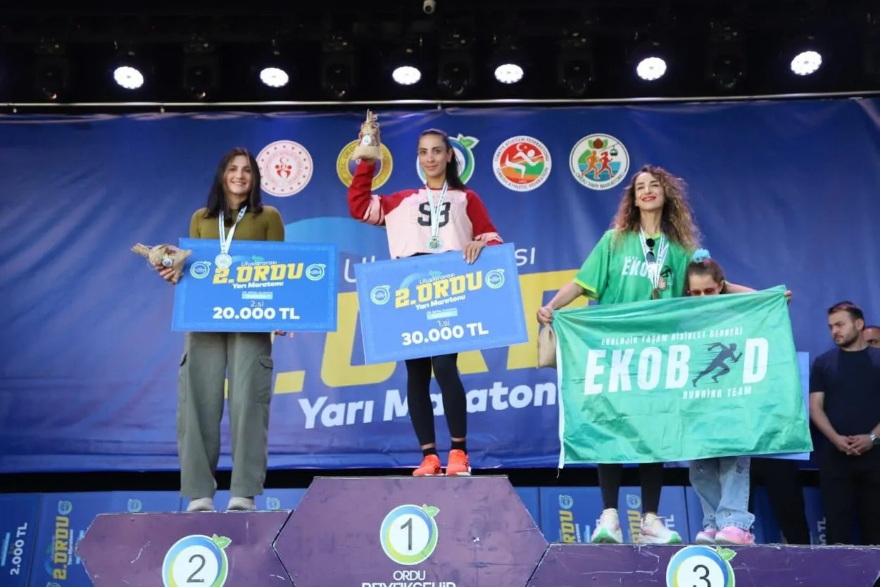 Altınordu'da dev buluşma: 8 ülkeden gelen yüzlerce atlet Ordu'nun sokaklarını arşınladı