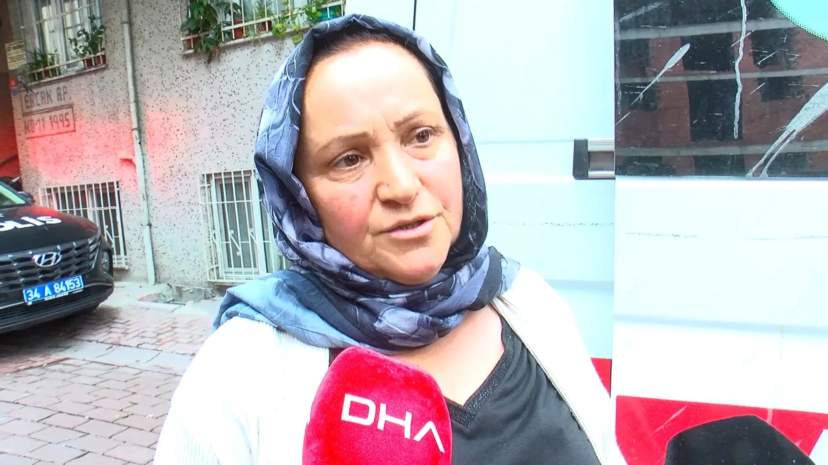 Zeytinburnu'nda korku dolu anlar: Isınmak isterken evi küle çevirdiler