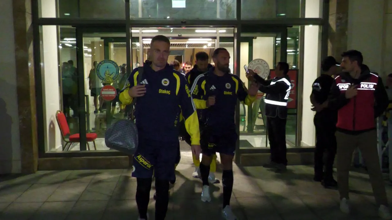 Fenerbahçe Rize'de: Sarı-lacivertli kafileyi coşkulu bir kalabalık karşıladı