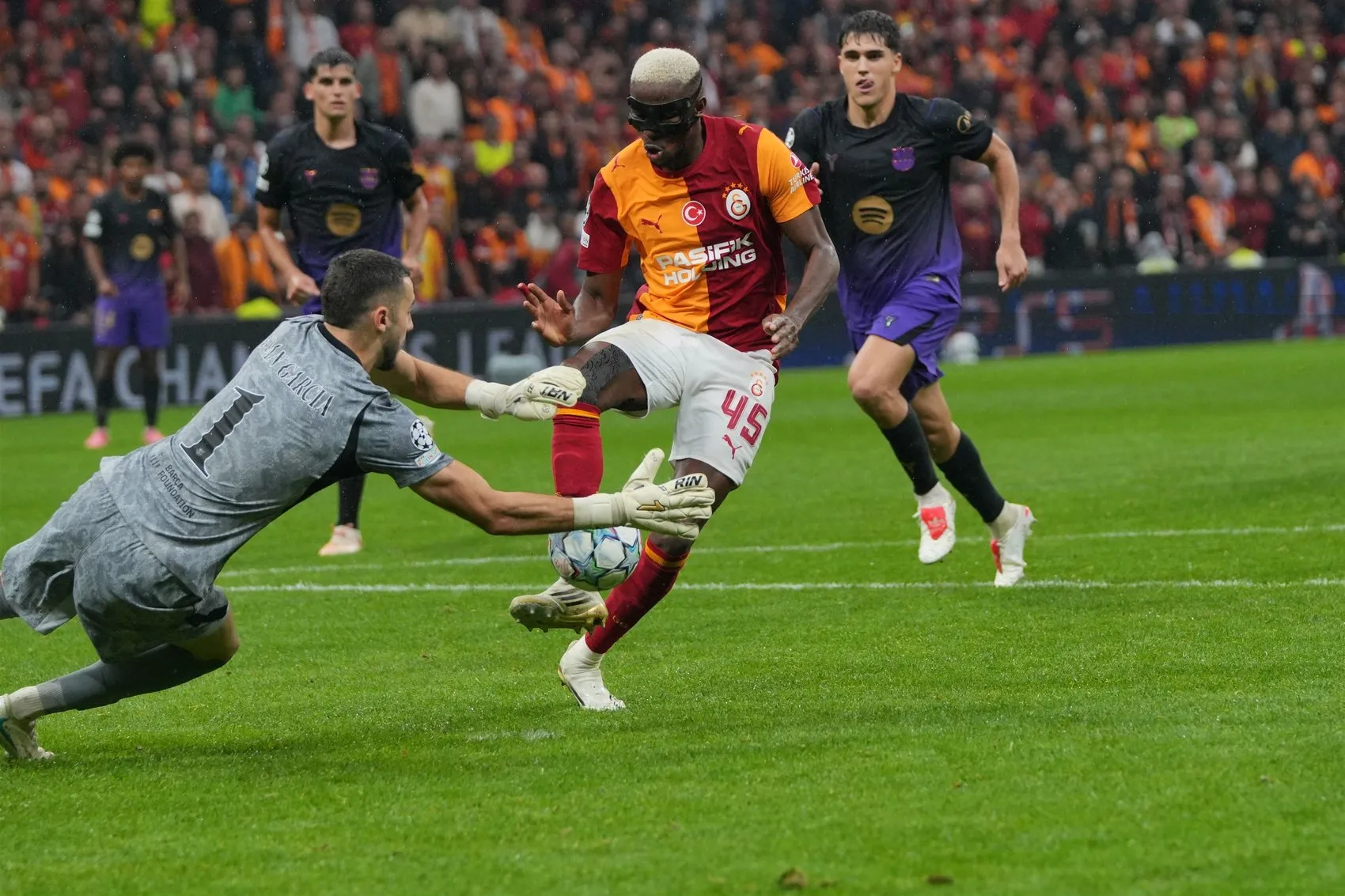 Rams Park'ta hayal kırıklığı: Galatasaray devler arenasında Barcelona'ya boyun eğdi