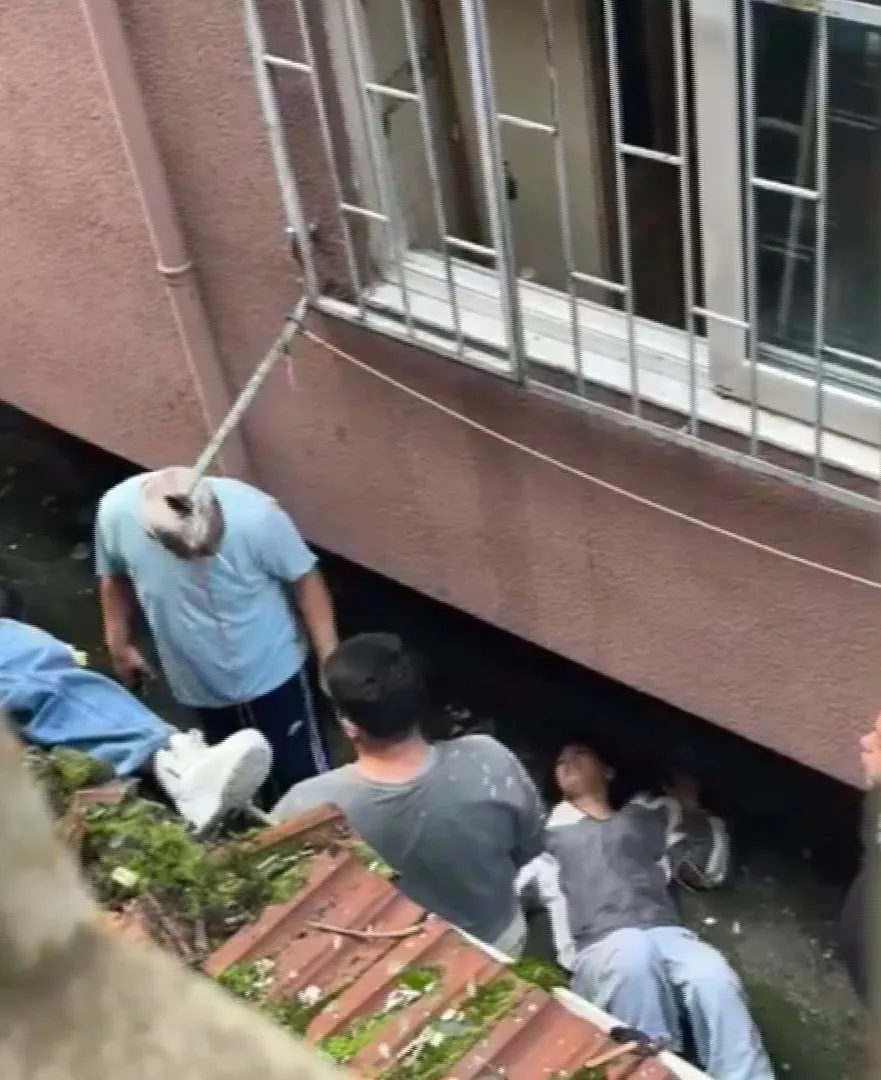 Çarşaflı kaçış planı kabusa döndü: 3'üncü kattan düşen iki genç kız ağır yaralandı
