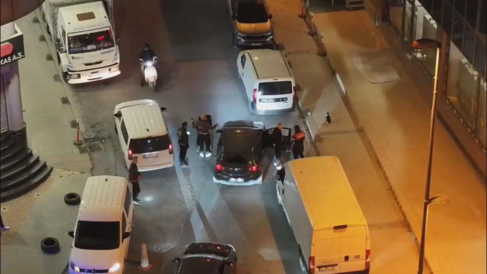 Küçükçekmece'de gece yarısı operasyonu: 26 noktada kuş uçurtulmadı