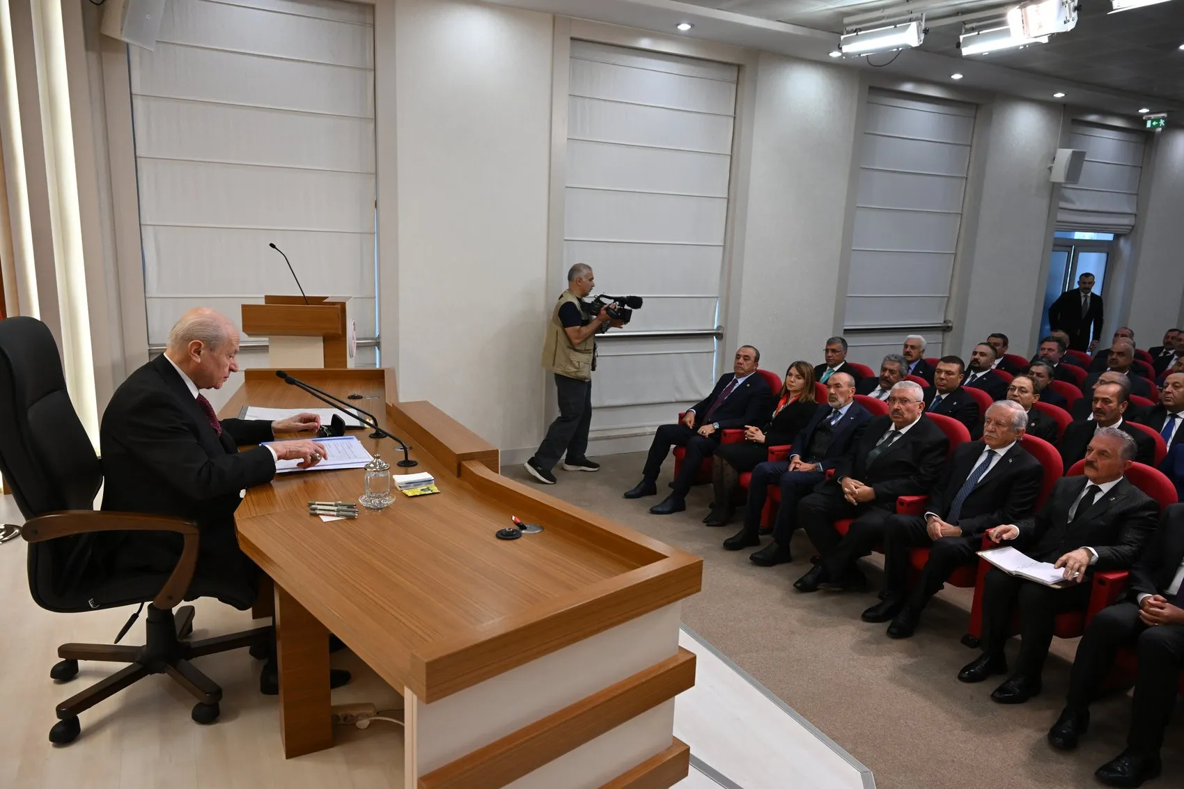 Bahçeli'nin yönetimindeki kritik zirveden sessizlik kararı çıktı