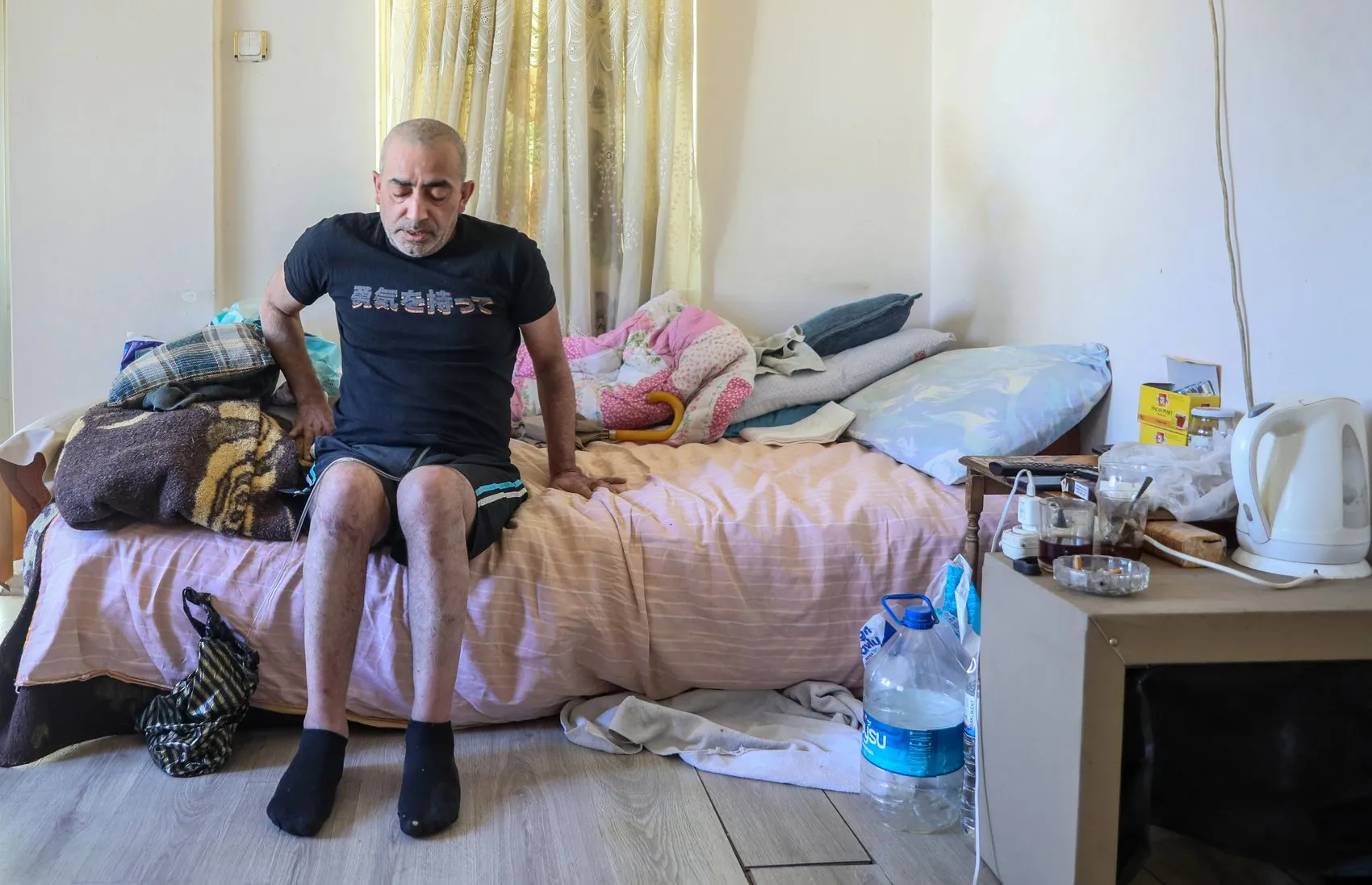 Bir akşam koltukta uyuyakaldı, sabah uyandığında hayatı tamamen değişmişti: 49 yaşındaki Serkan Özdemir'in azim dolu mücadelesi
