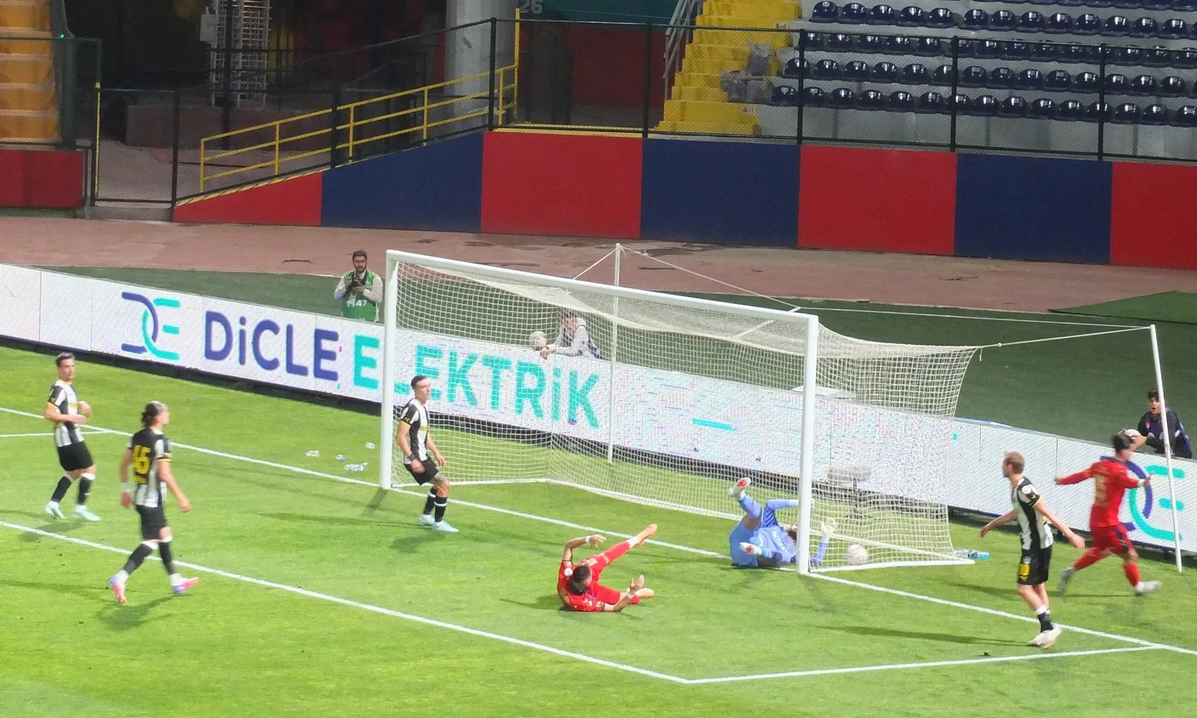 Mardin 1969 Spor evinde fırtına gibi esti: Manisa FK engelini kayıpsız geçti