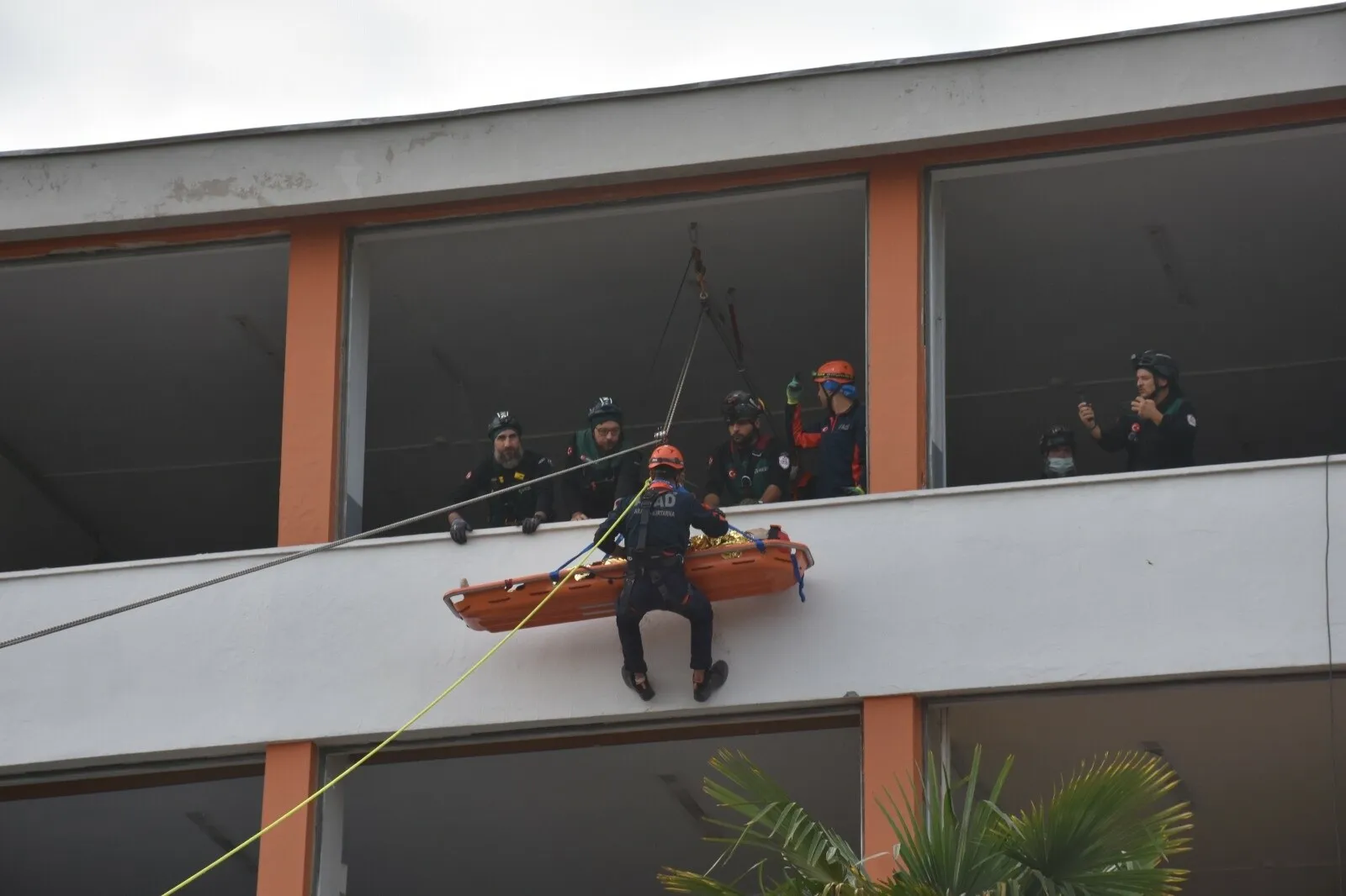 İzmir'de 6 yıl sonra dev tatbikat: 2 bin 198 personel olası bir felakete karşı sahaya indi