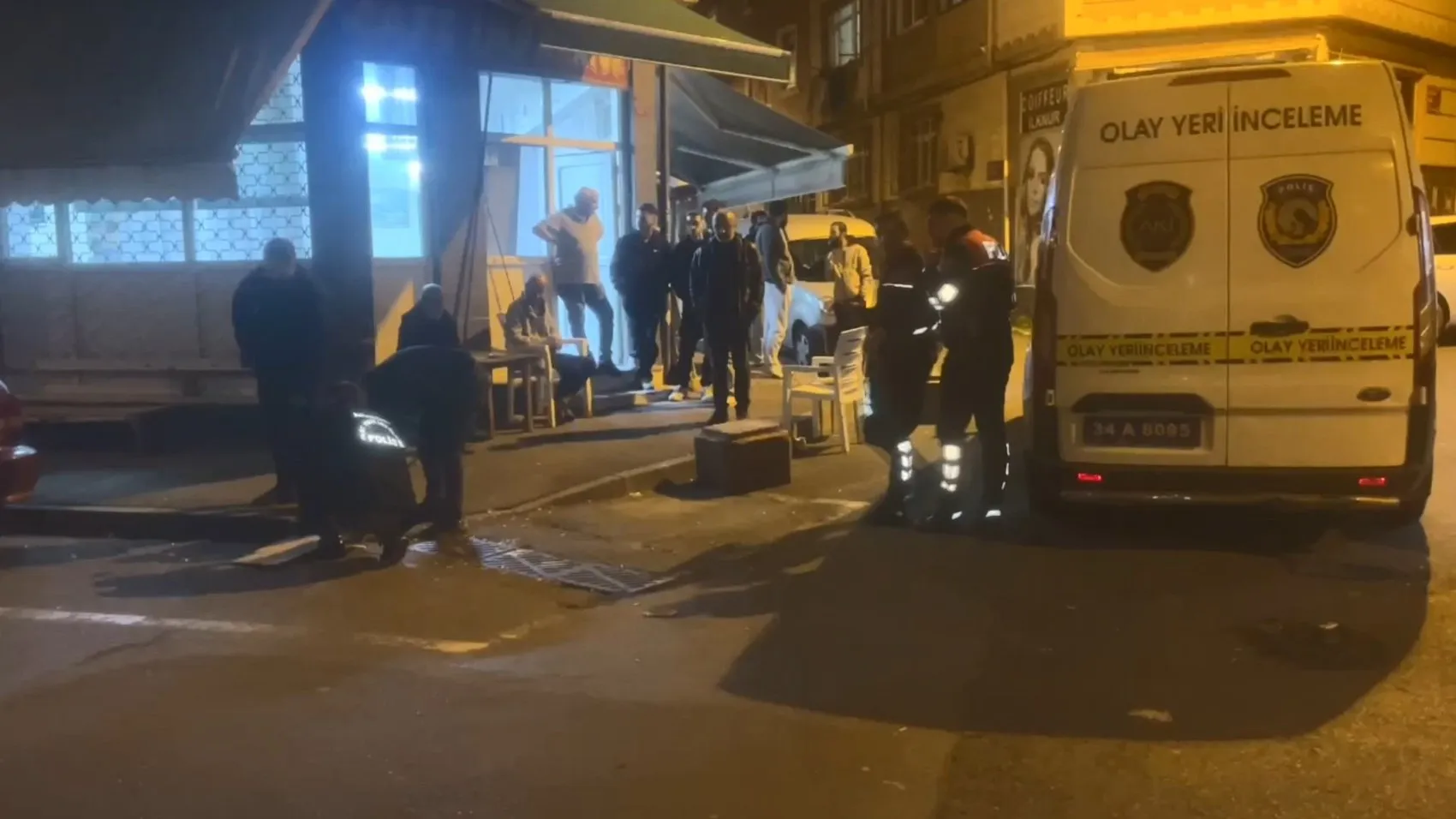 Fatih'te gece yarısı dehşeti: Sokak ortasında silahlar konuştu