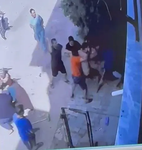 Sokak ortasında dehşet anları: Çocuk gürültüsü kavgası kanlı bitti