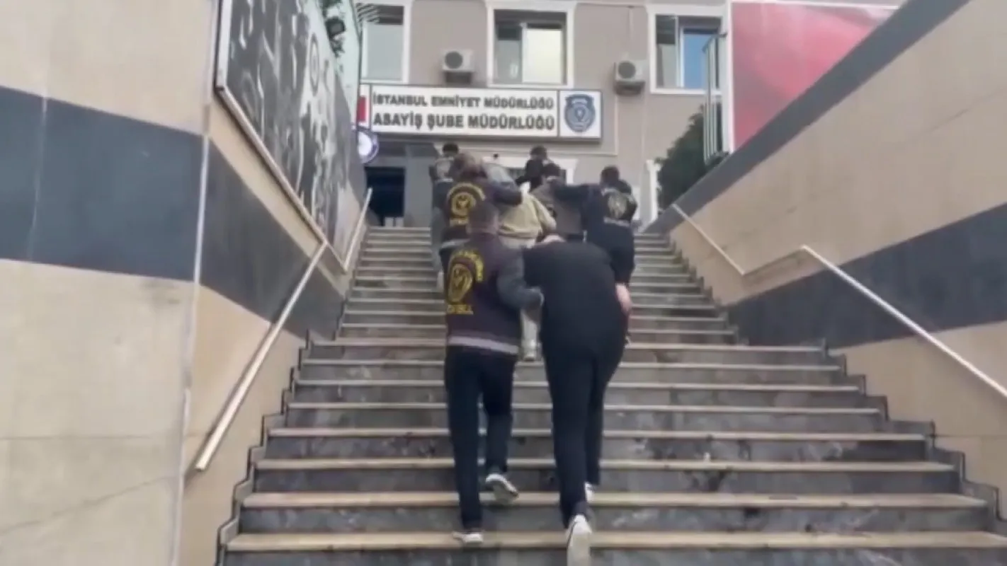 Dijital dünyada kaosun bedeli ağır oldu: Sosyal medya fenomenlerine eş zamanlı baskın