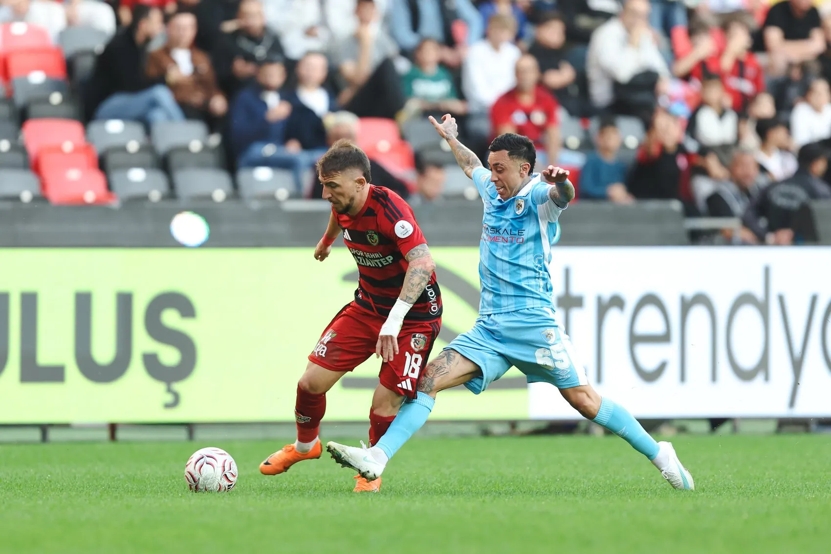 Gaziantep FK ve Erzurum FK karşılaşmasından kareler