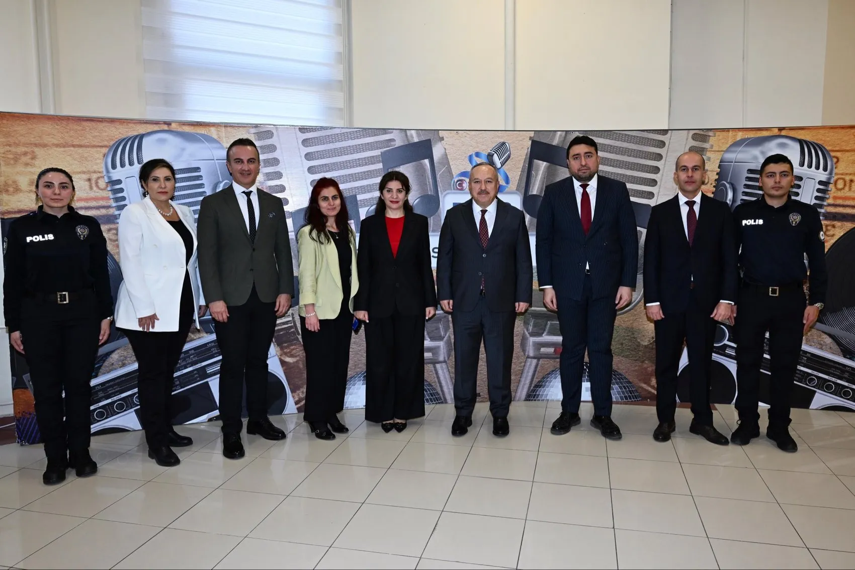 Emniyetin sesi 74 yaşında: Ali Fidan mikrofon başına geçti