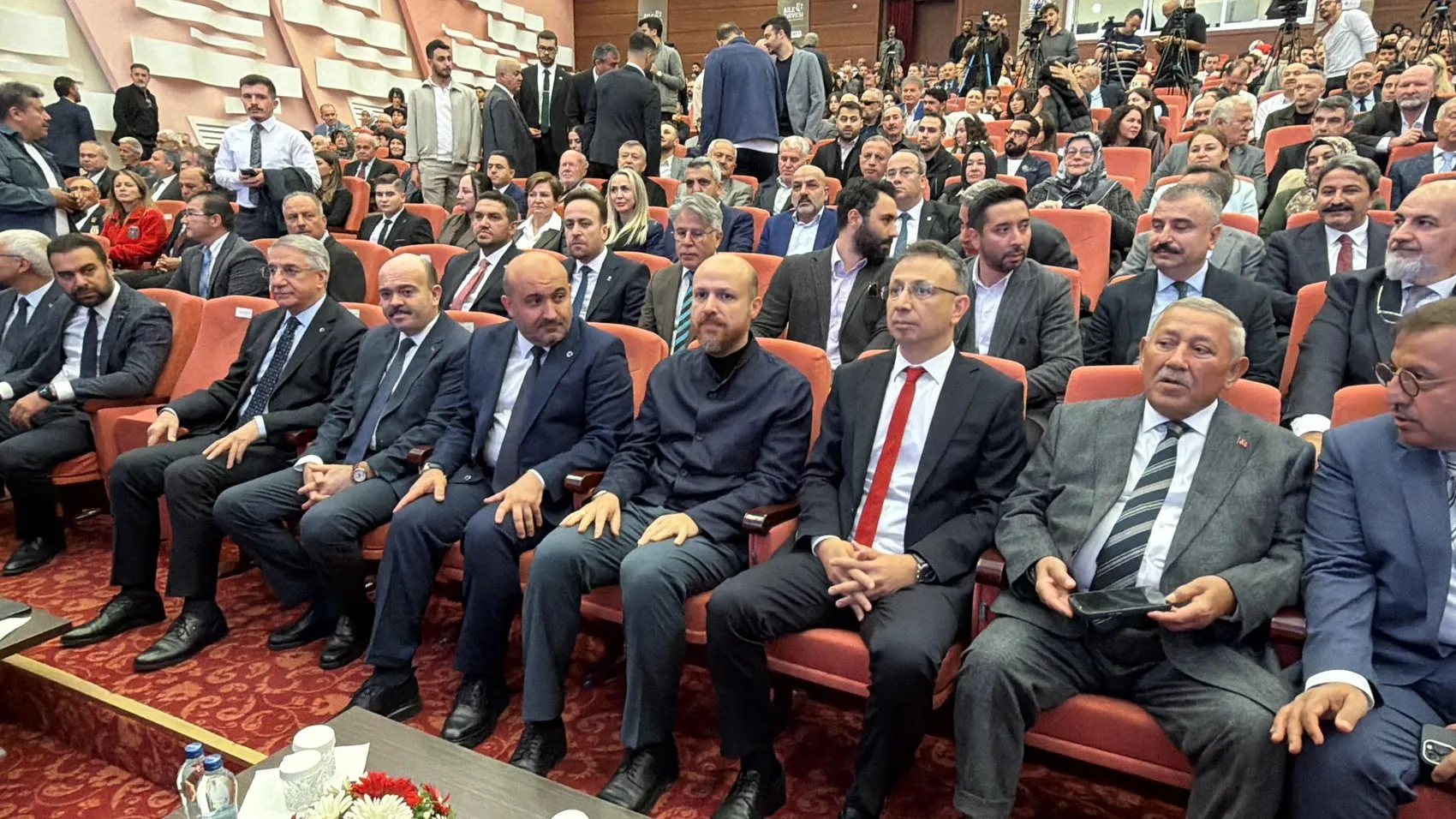Bilal Erdoğan'dan demografik uyarı: Türkiye'nin geleceği için o eşiği aşmalıyız