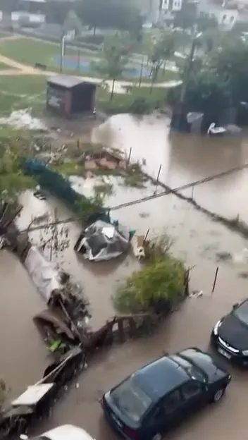 Diyarbakır'da sağanak kabusu: Köprüler yıkıldı, yollar çöktü