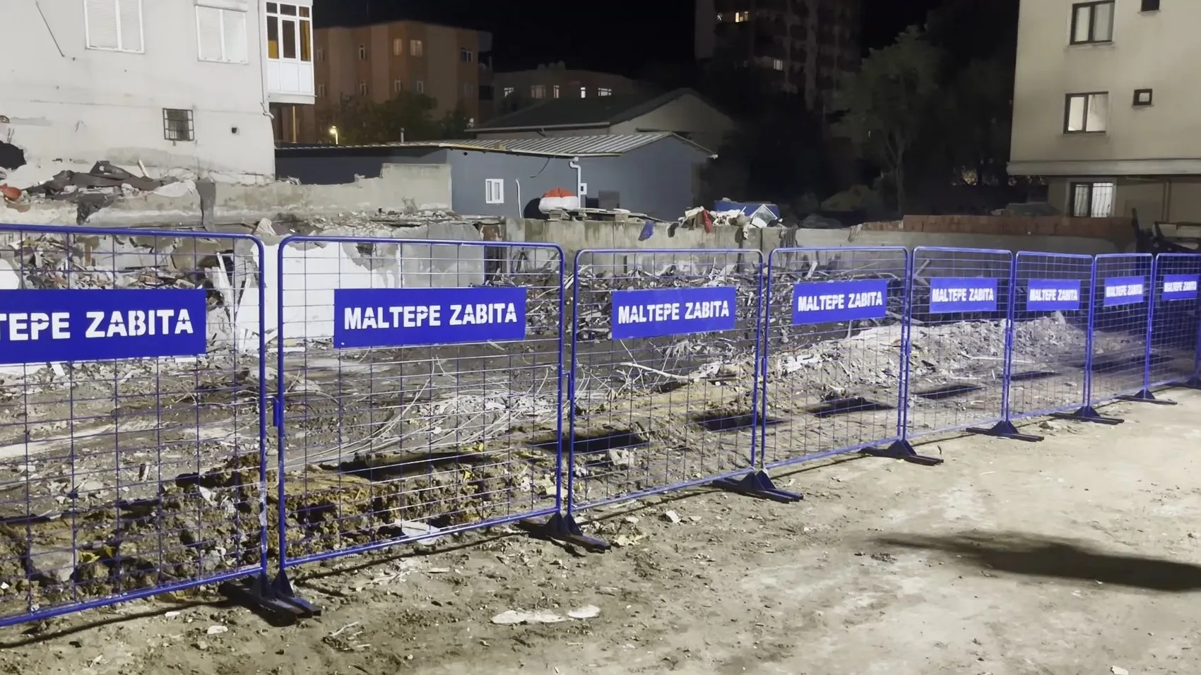 Maltepe'deki acı dolu bekleyiş sona erdi: Enkazdan geriye sadece boş bir arsa kaldı